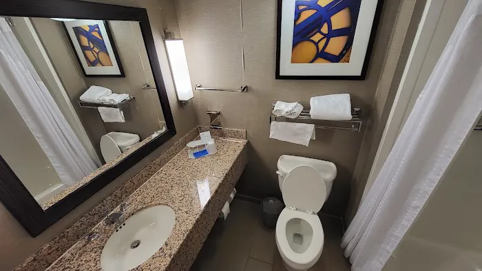 Holiday Inn Express & Suites Meadowlands Area by IHG Picture 1