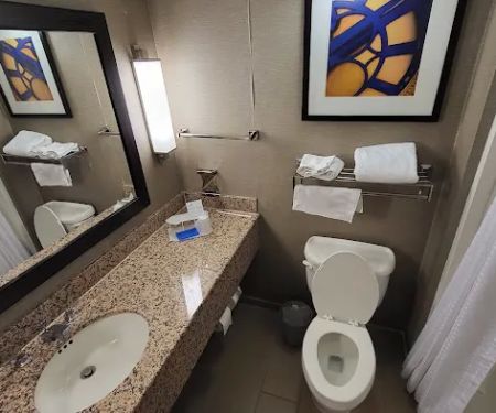 Holiday Inn Express & Suites Meadowlands Area by IHG