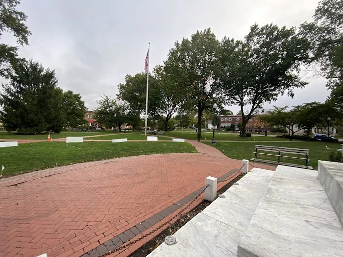 Van Neste Square Memorial Park Picture 5
