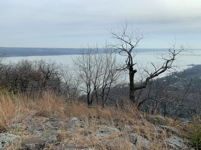 Rockland Lake Trail Picture 5