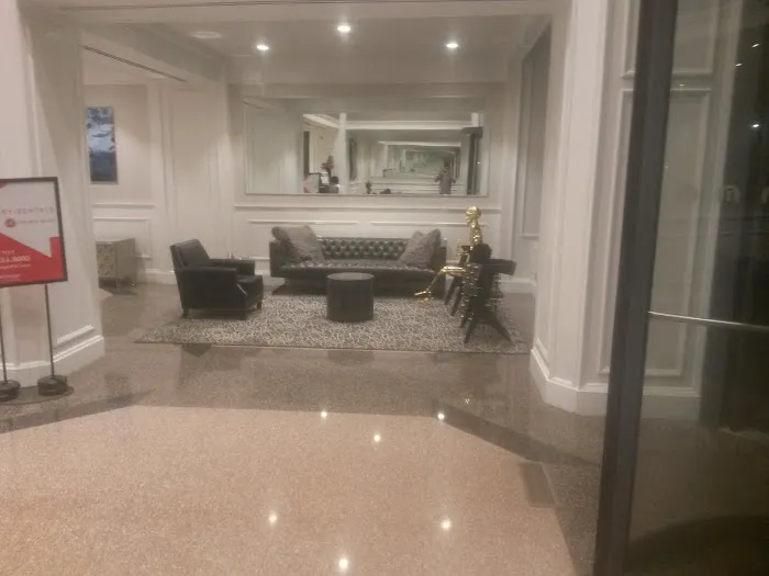 Global Luxury Suites at Ritz Plaza Picture 2