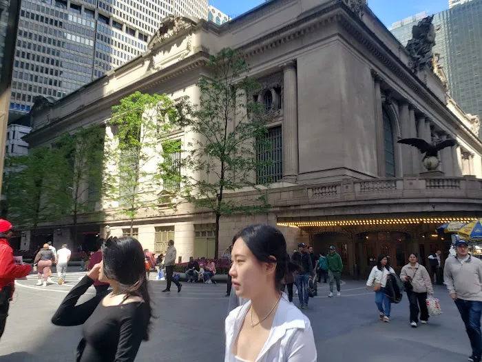 Vanderbilt Avenue Plaza Picture 10