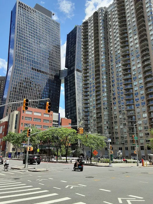 Public Plaza 401 E 34th St Picture 10