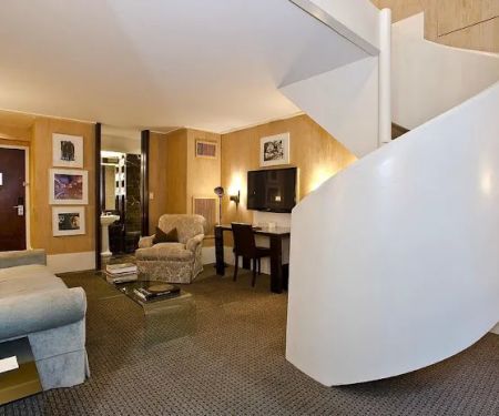 City Club Hotel