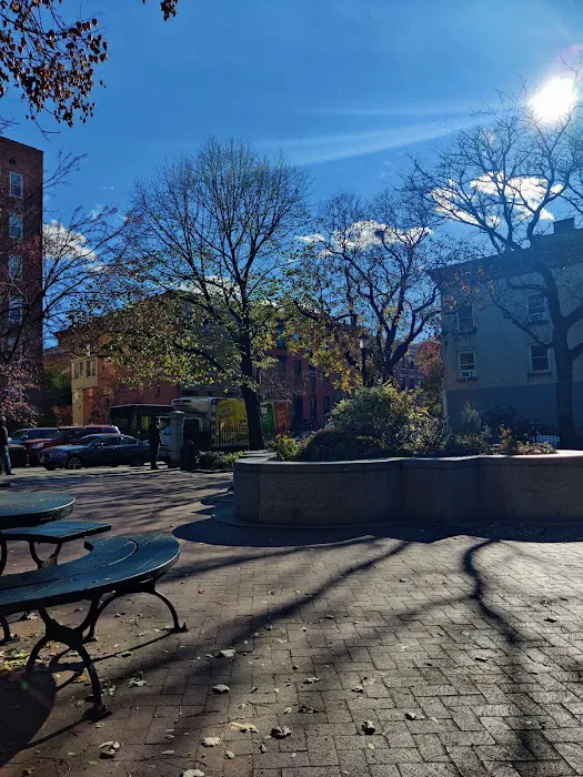 Cobble Hill Park Picture 3
