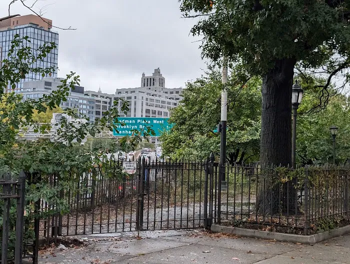 Cobble Hill Dog Park Picture 9
