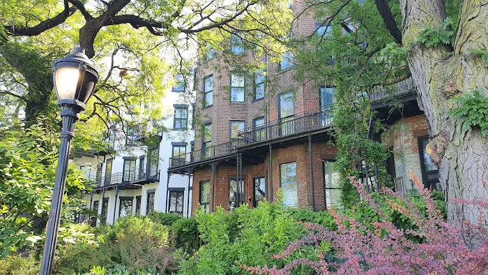Entranceway to the Brooklyn Heights Promenade Picture 9