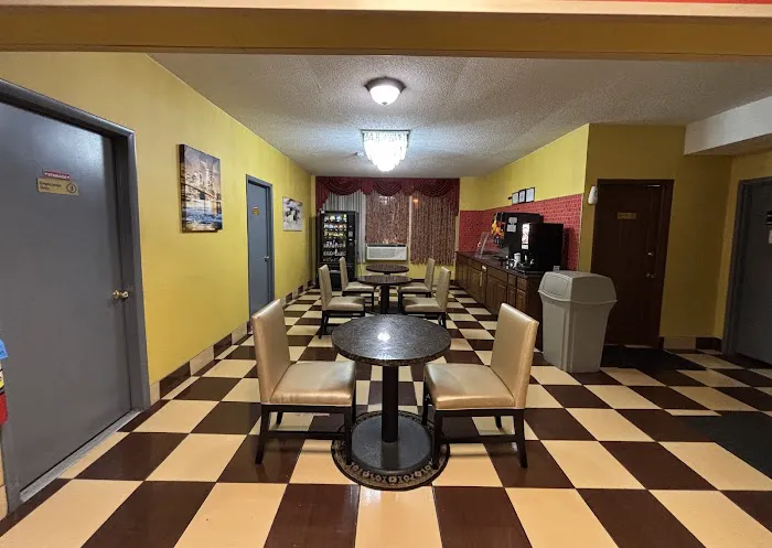 Town House Inn & Suites Picture 8