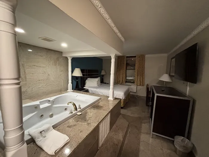 Town House Inn & Suites Picture 6