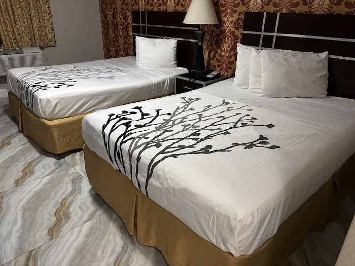 Town House Inn & Suites Picture 4