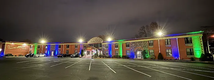 Town House Inn & Suites Picture 1