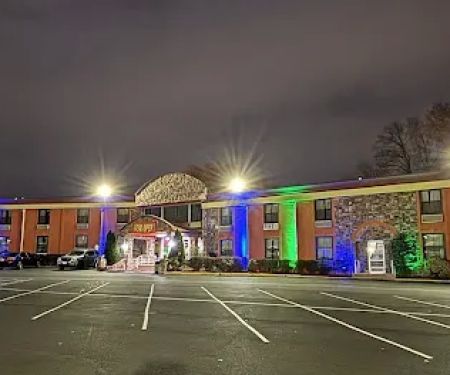 Town House Inn & Suites