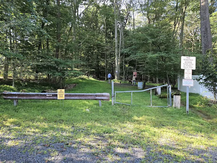 Kennedy Dells Woodhaven Drive trailhead Picture 3