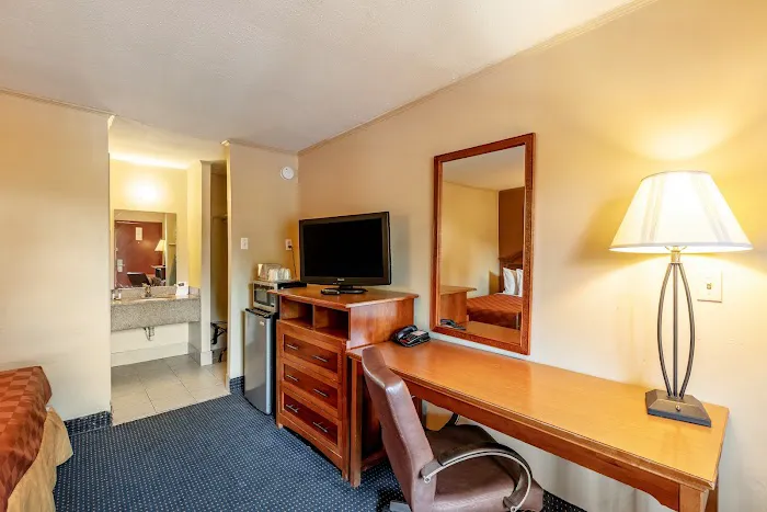 Red Carpet Inn Stamford, CT Picture 1