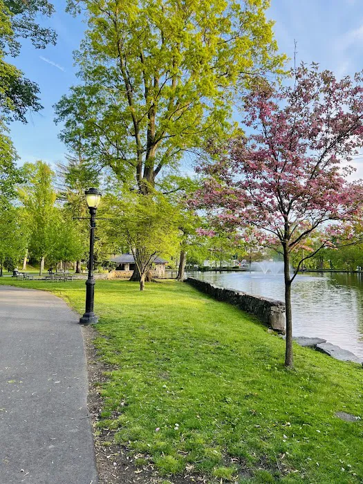 Tilley Pond Park Picture 3