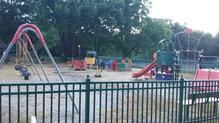 Cherry Lawn Park Picture 6