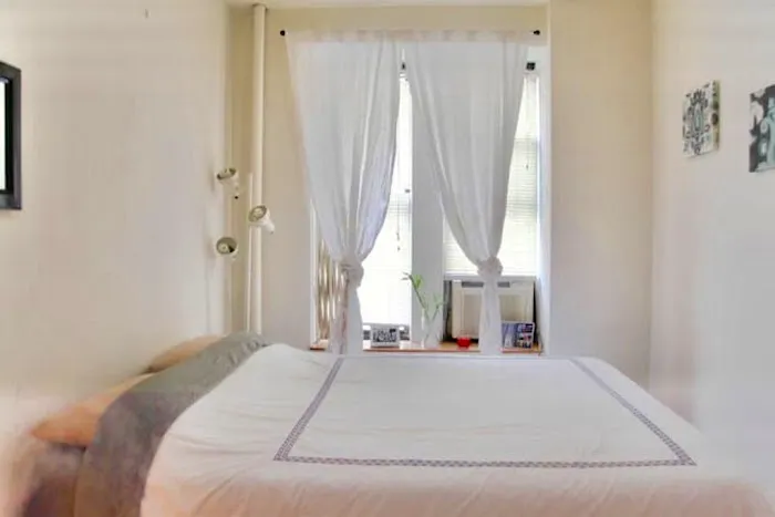 Apartment Room in Times Square Picture 1