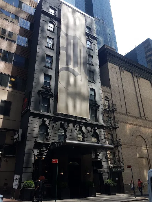 Night Hotel at Times Square Picture 4