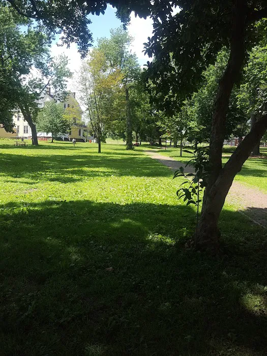 Nolan Park Picture 7
