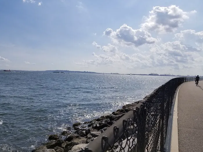 Governors Island Outlook Hill Picture 10