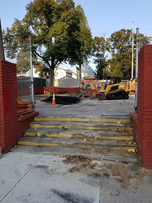 Bobbie Lewis, Jr. Playground Picture 4