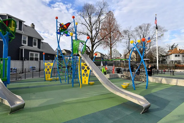 Bobbie Lewis, Jr. Playground Picture 9