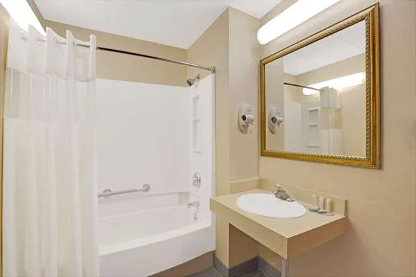 Travelodge by Wyndham Parsippany Picture 4
