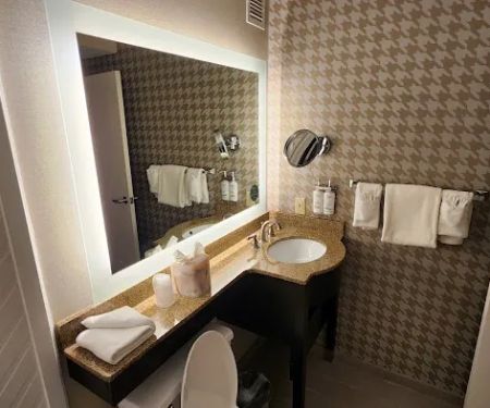 Holiday Inn & Suites Parsippany Fairfield by IHG