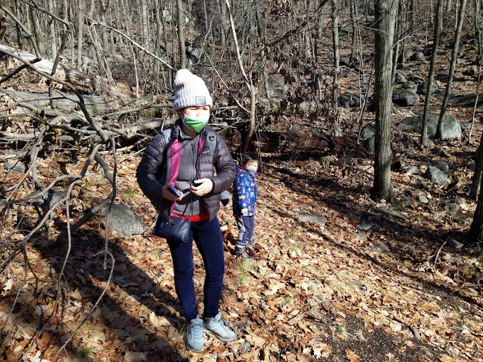 Suffern - Bear Mountain Trailhead Picture 3
