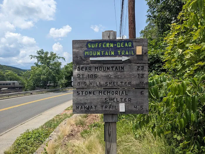 Suffern - Bear Mountain Trailhead Picture 8