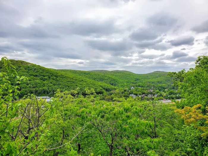 Suffern - Bear Mountain Trailhead Picture 7