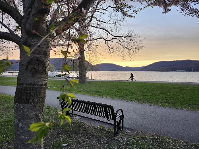 Riverfront Park Picture 3