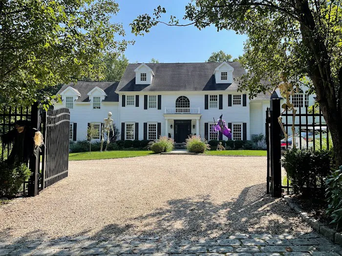 Ward Manor Picture 2