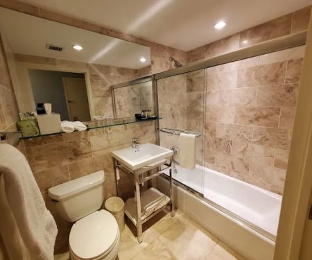 Hotel 32 32