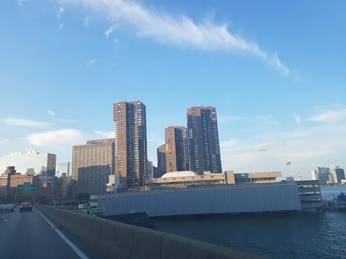 East River Greenway Picture 5
