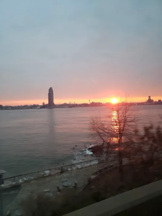 East River Greenway Picture 6