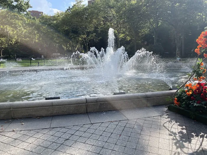 Stuyvesant Town Fountain Picture 7