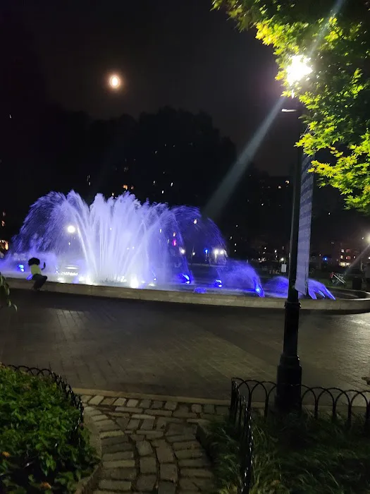 Stuyvesant Town Fountain Picture 2