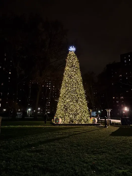 Stuyvesant Town Fountain Picture 3