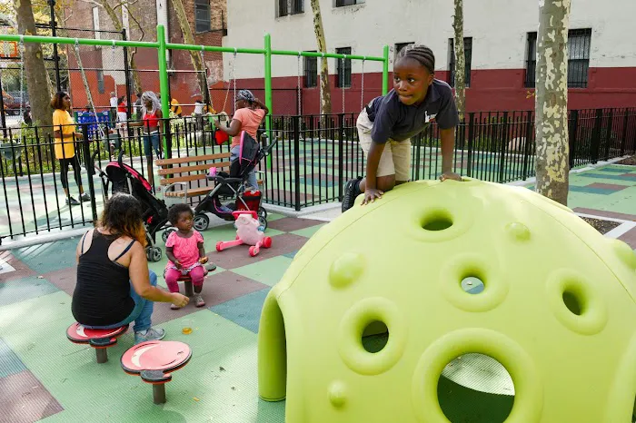 Sol Lain Playground Picture 3