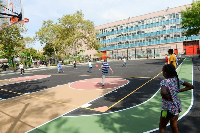 Sol Lain Playground Picture 2