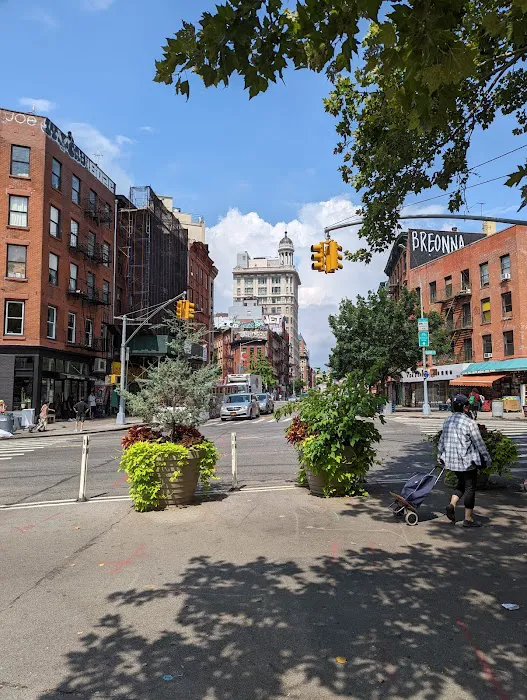 Straus Square Picture 2