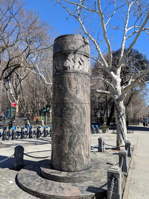 Straus Square Picture 10
