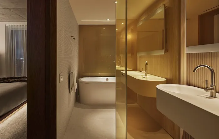 PUBLIC Hotel Picture 4