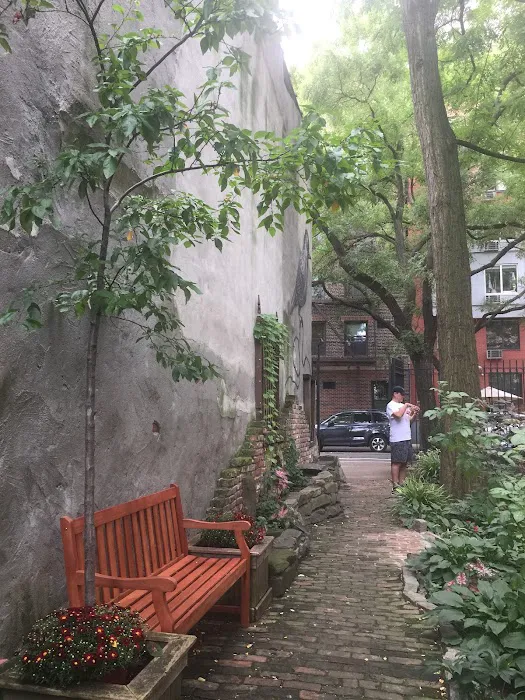 Albert's Garden Picture 10