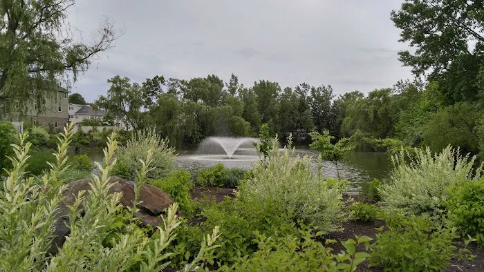 Pondside Green Park Picture 5