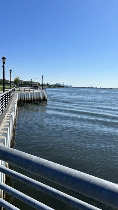 Veterans Memorial Waterfront Park Picture 4