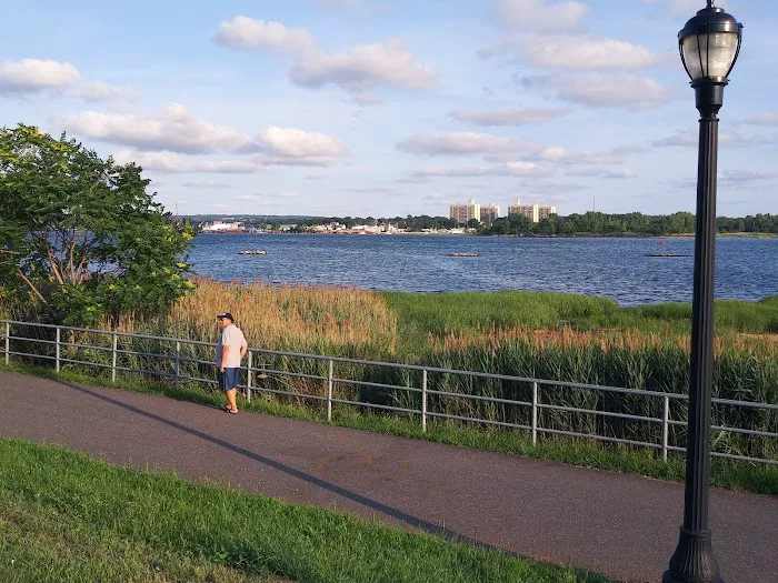 Veterans Memorial Waterfront Park Picture 7