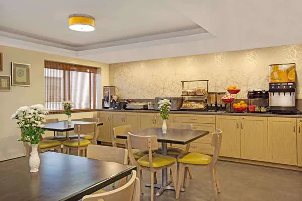 Ramada by Wyndham Staten Island Picture 3
