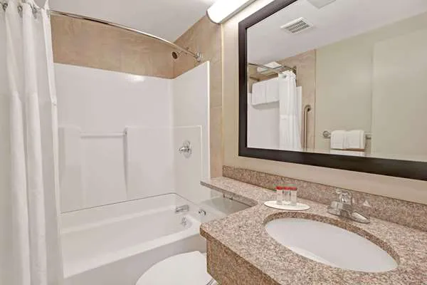 Ramada by Wyndham Staten Island Picture 5